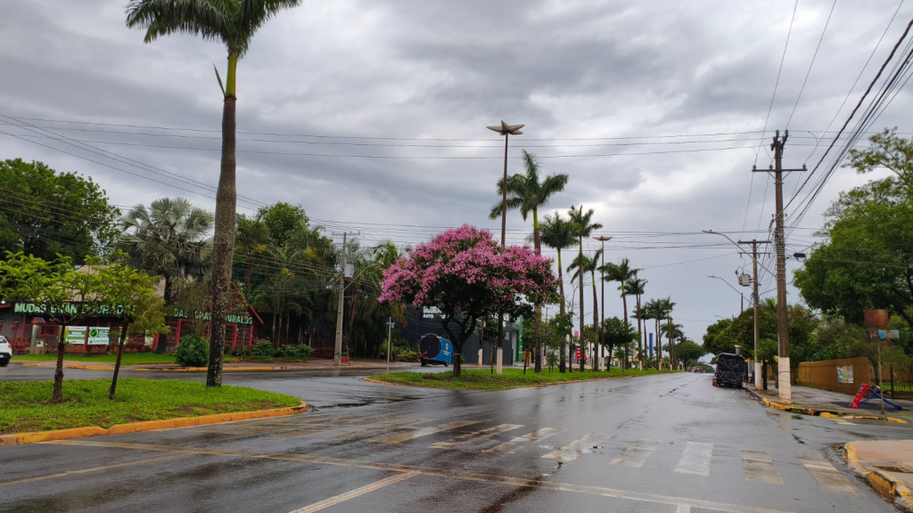 Sábado com chuva pela manhã, sol deve aparecer à tarde em Dourados