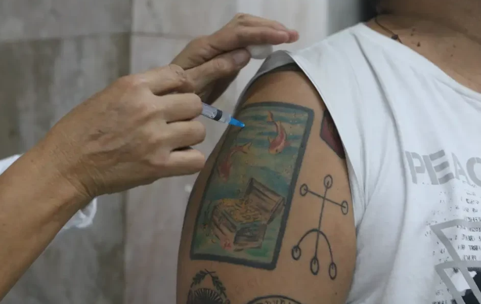 Quase 94% da população brasileira se vacinou contra covid-19