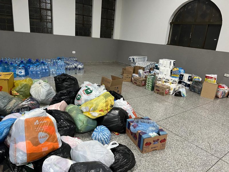 Dourados pausa doação de roupas; prioridade agora são alimentos e água