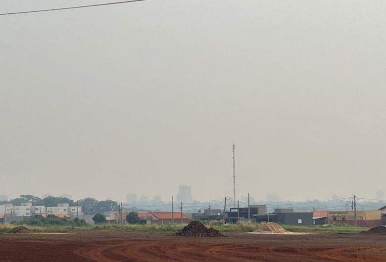 Com sensação térmica perto de 35ºC, fumaça encobre Dourados em mais um dia de calorão
