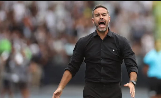Após ano de conquistas, técnico português Artur Jorge deixa o comando do Botafogo