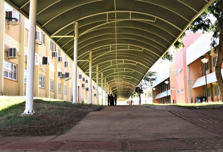 UFGD faz concursos com 41 vagas para professores e técnicos