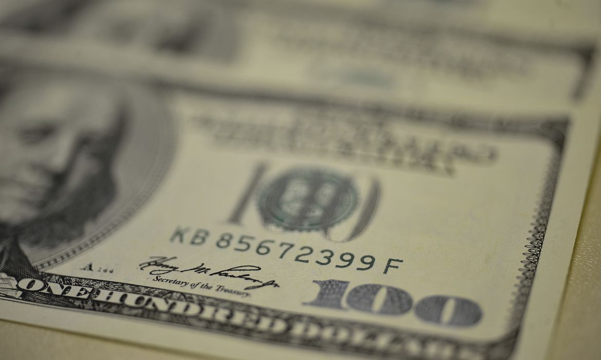 Dólar cai e mercados reagem à alta na inflação dos Estados Unidos