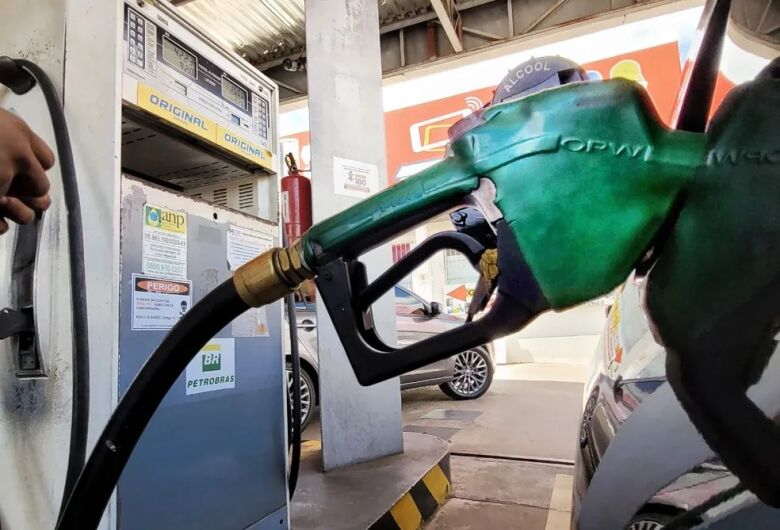 Gasolina e diesel ficam mais baratos a partir desta quarta-feira