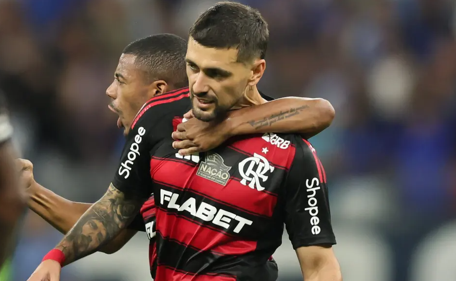 Arrascaeta comenta desempenho do Flamengo na derrota para o Cruzeiro