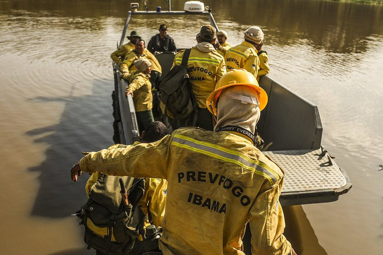 Governo Federal cria duas bases para combater incêndios no Pantanal