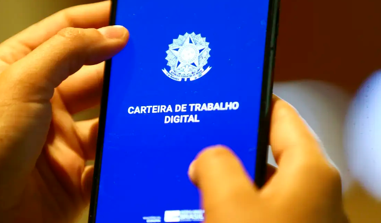 Taxa de desemprego no trimestre encerrado em novembro cai para 7,5%