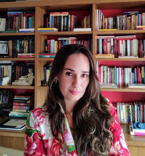 Denise Caramori lança nesta sexta-feira o livro ‘Criança: em você vejo teus Pais e a Escola’