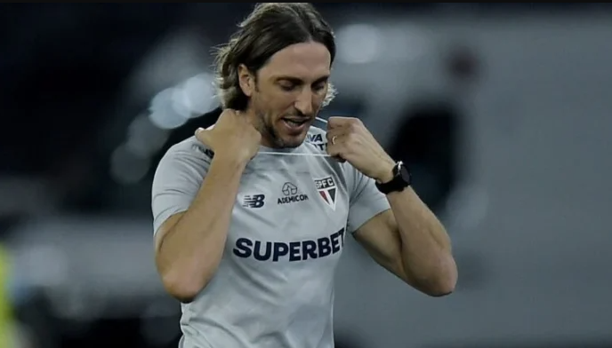 Diretor do São Paulo garante Zubeldía ao menos até clássico contra o Santos
