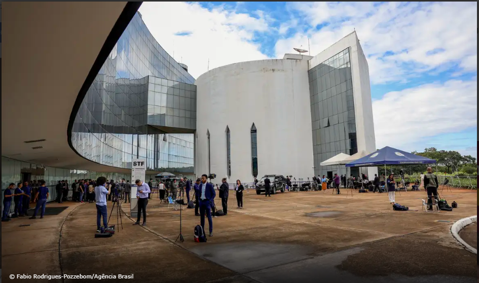 STF decide hoje se Bolsonaro e aliados viram réus pela trama golpista