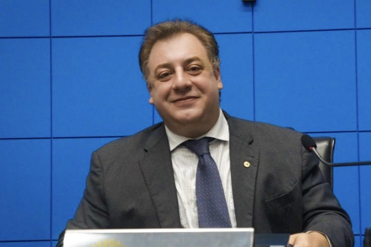Lei de Neno Razuk em prol dos autistas é destaque em revista nacional sobre o tema