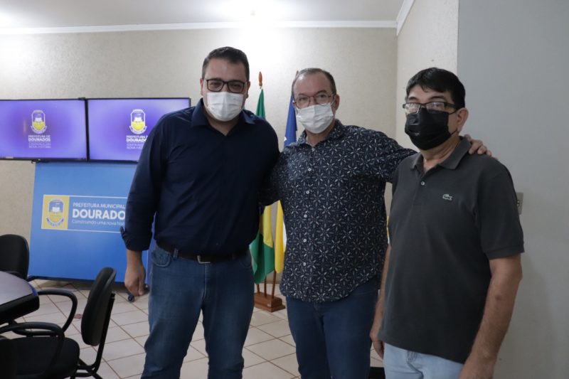 Alan Guedes garante apoio a projeto cultural