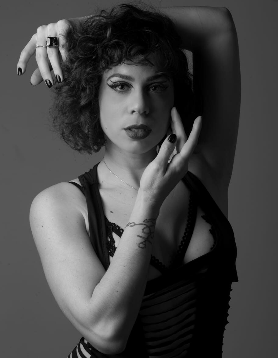 Rebecca Loise lança ‘Engordei o sol noturno’ em dois eventos em Dourados