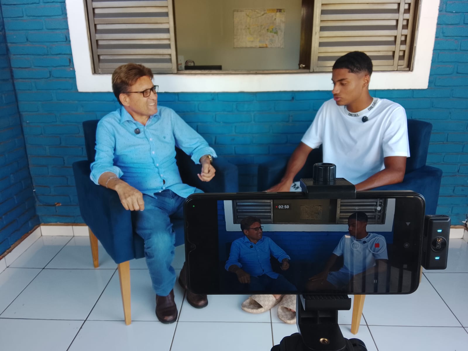 Jovem douradense de 16 anos assina com o Corinthians e emociona família