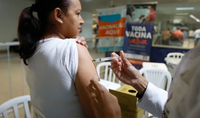 Saúde antecipa vacinação contra gripe; campanha começa em 25 de março