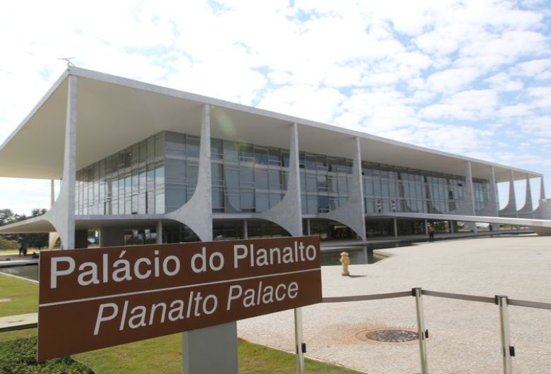 Presidente sanciona Orçamento de 2022, com vetos