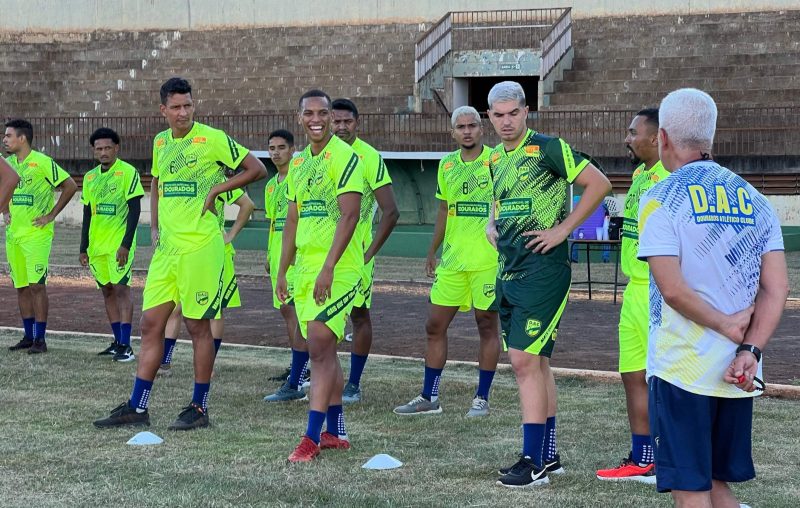 Dourados AC começa treinos para disputa do Campeonato Sul-Mato-Grossense 2024