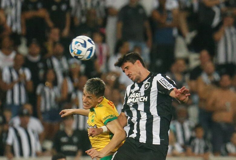 Após empate em casa, Botafogo busca classificação na Argentina