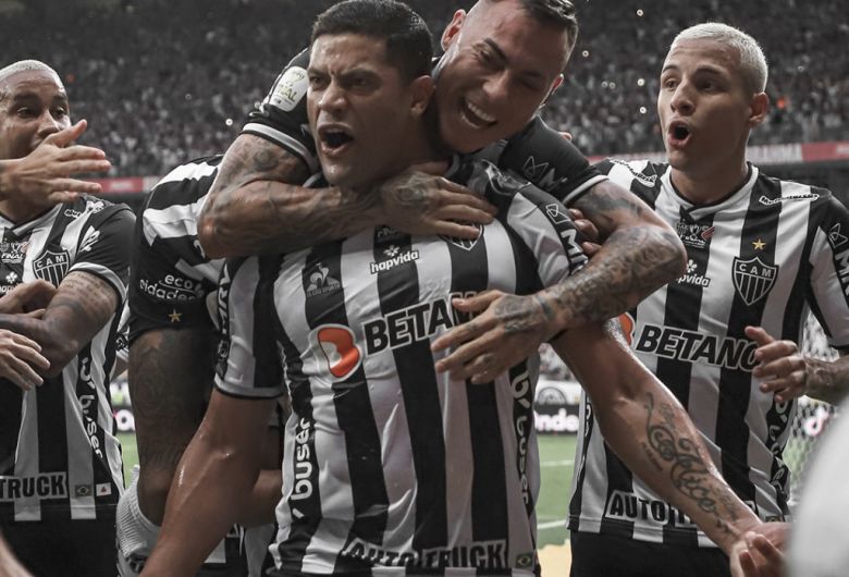 Atlético-MG goleia e coloca mão na taça da Copa do Brasil
