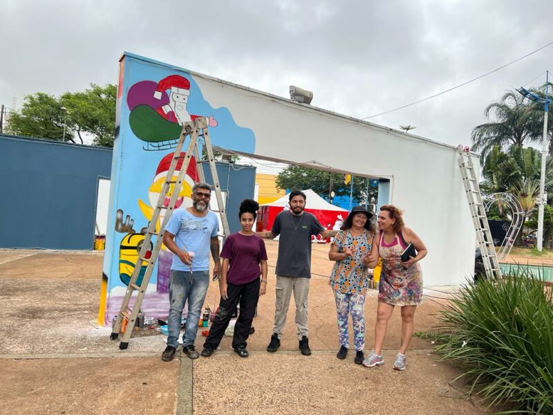 Artistas visuais pintam os quatro pórticos da Praça Antônio João