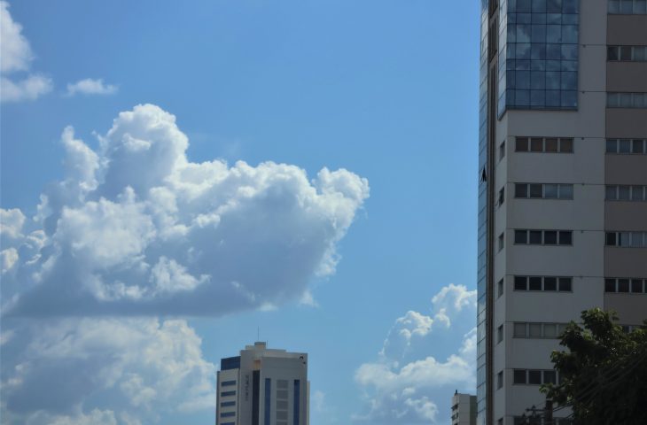 Quarta-feira ensolarada tem variação de nebulosidade e possibilidade de chuvas em MS