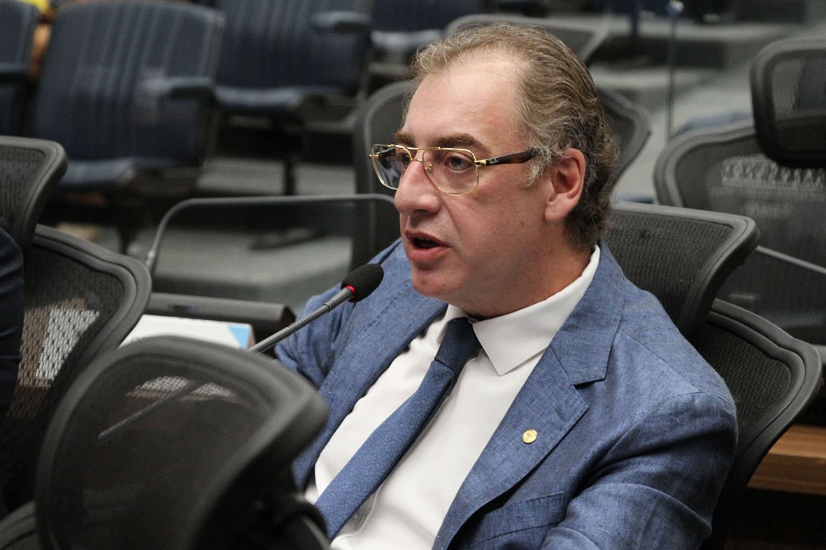 Neno Razuk pede urgência no fornecimento de saneamento e energia em loteamento em Terenos