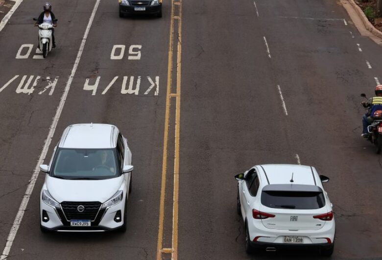 Último dia para licenciamento de veículos com placas finais 4 e 5