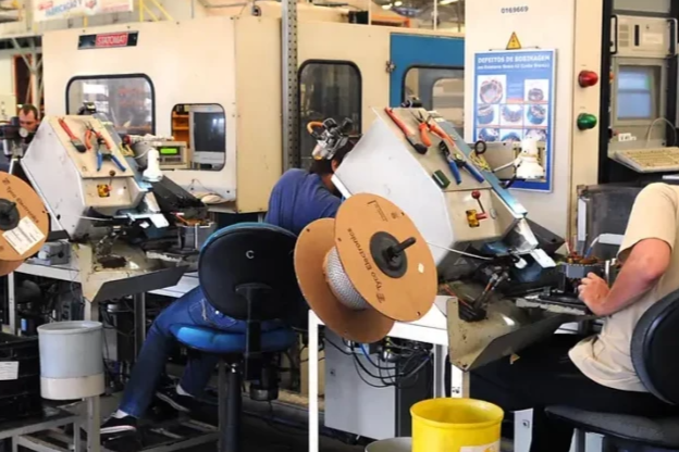 Produção industrial reverte queda e sobe 0,1% em outubro, mostra IBGE