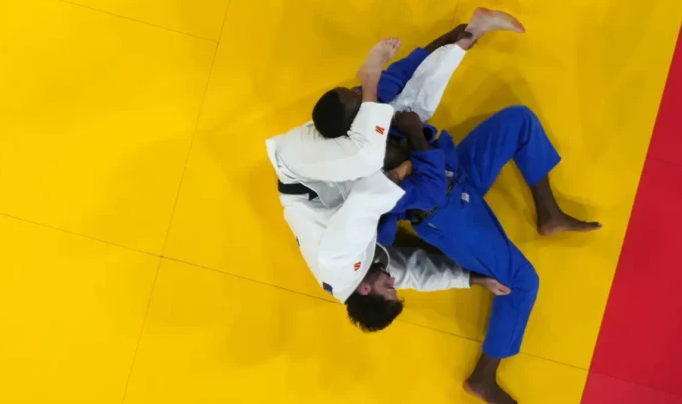 Judô: Rafael Macedo vence 3 lutas, mas deixa escapar o bronze em Paris