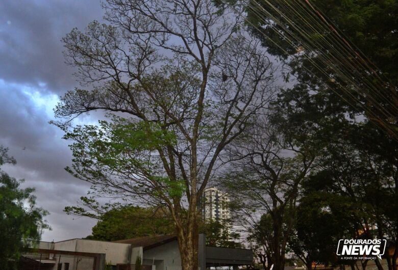 No último dia do verão, Inmet mantém alerta de tempestade para Dourados
