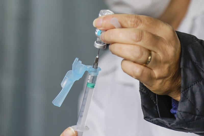Com poucas doses, Dourados inicia vacina contra Covid a partir de 6 meses nesta semana