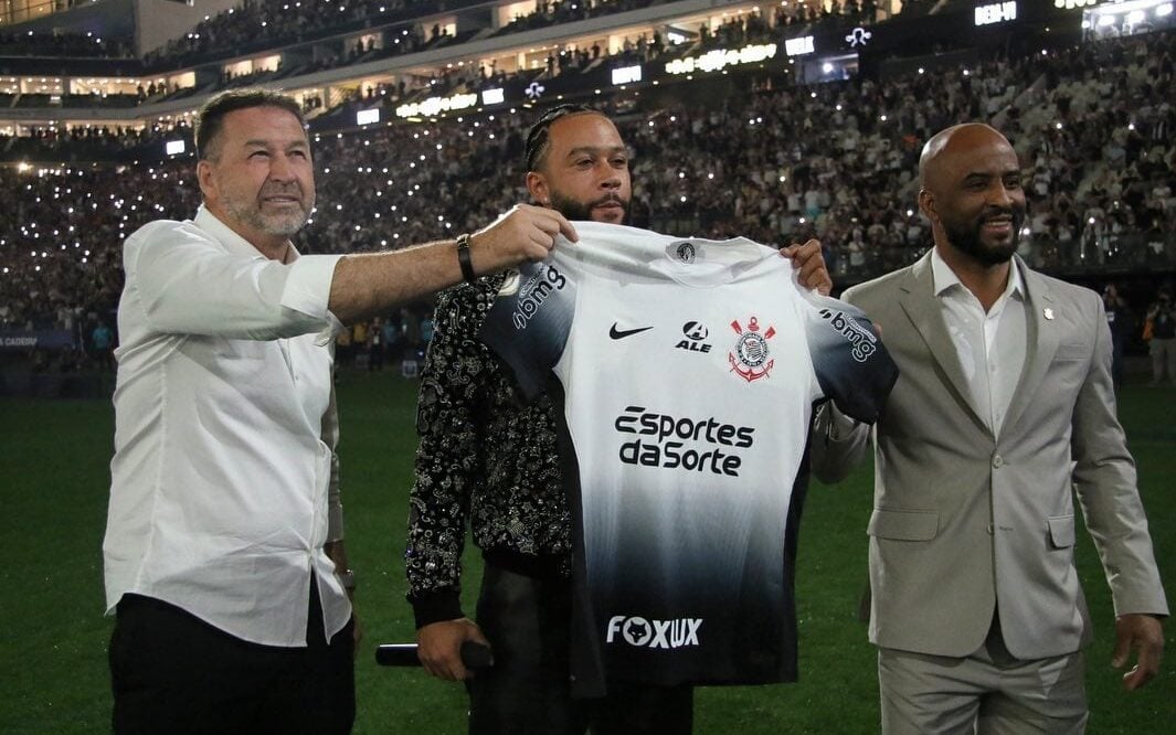 Memphis Depay é apresentado à torcida do Corinthians; veja o recado da Fiel para o reforço