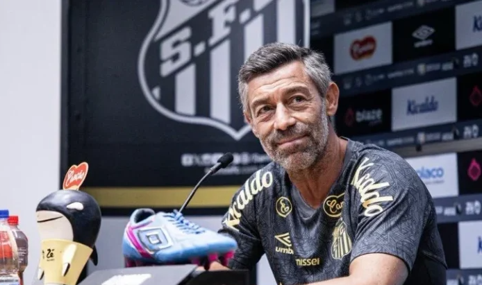 Caixinha ignora vaias da torcida e crê em reação do Santos no Campeonato Brasileiro