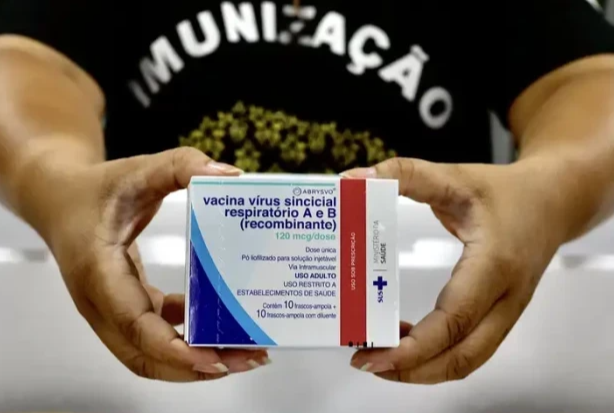 Governo começa a distribuir vacina contra vírus sincicial respiratório