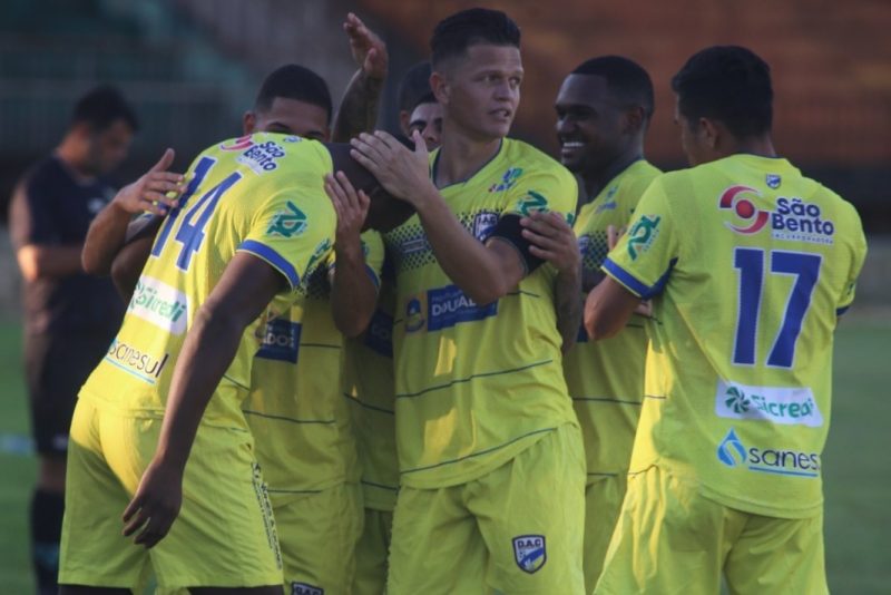 Dourados AC goleia Coxim e enfrenta o Operário na semifinal do Estadual