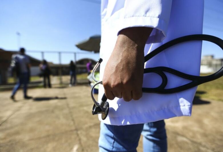 Entra em vigor lei que institui estratégia de apoio ao Programa Mais Médicos