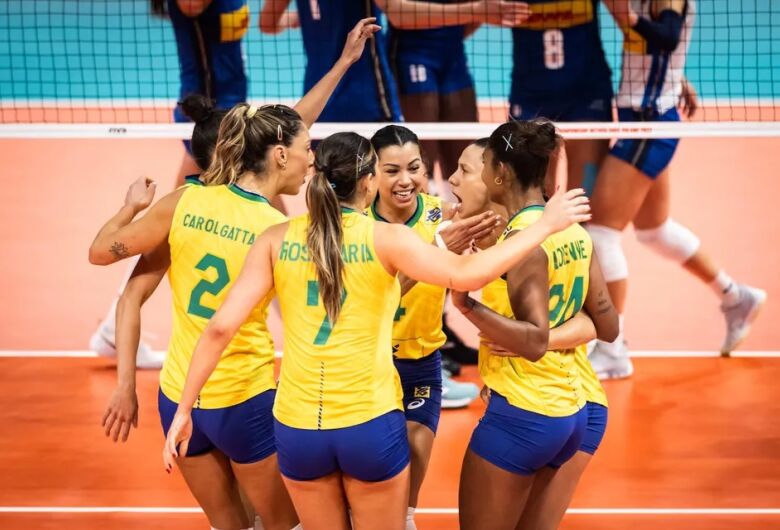 Brasil derrota a Itália e volta a final do Mundial de vôlei após 12 anos