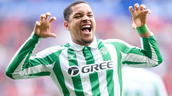 Técnico do Betis confirma o atacante Vitor Roque no Palmeiras: ‘Está feito’