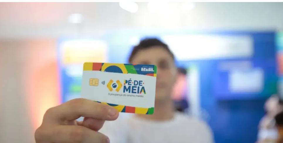 Pé-de-Meia será pago ainda neste mês, diz ministro da Educação