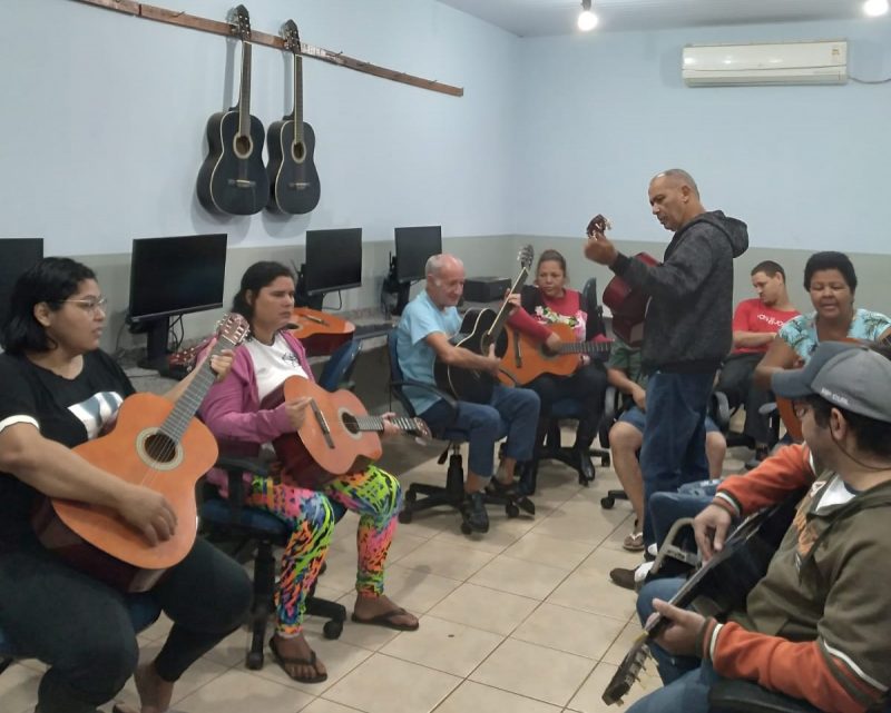 Prefeitura inicia projeto com aulas de violão para público PCD