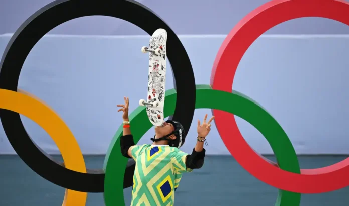 Olimpíadas 2024: Skate e malabares no pódio: Augusto Akio é bronze no Skate Park