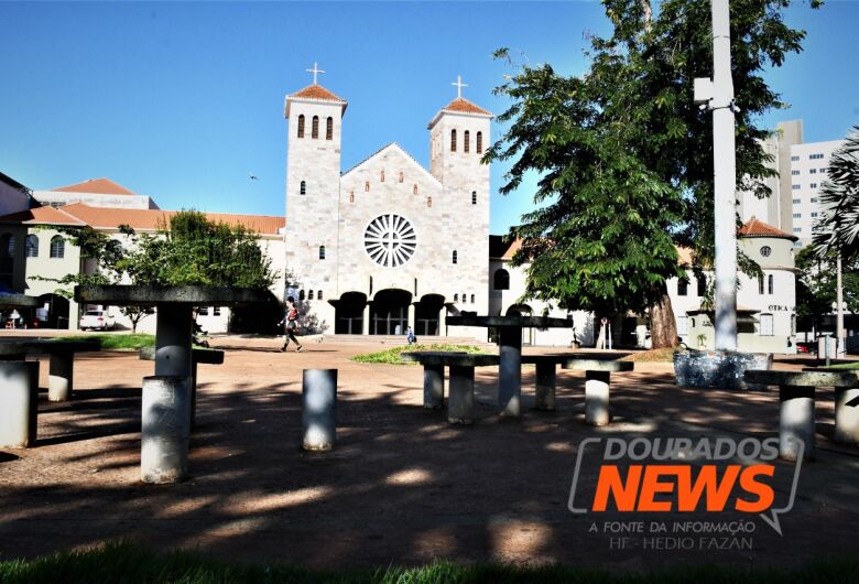 Semana Santa tem feriado prolongado e programação especial; confira o 'abre e fecha'