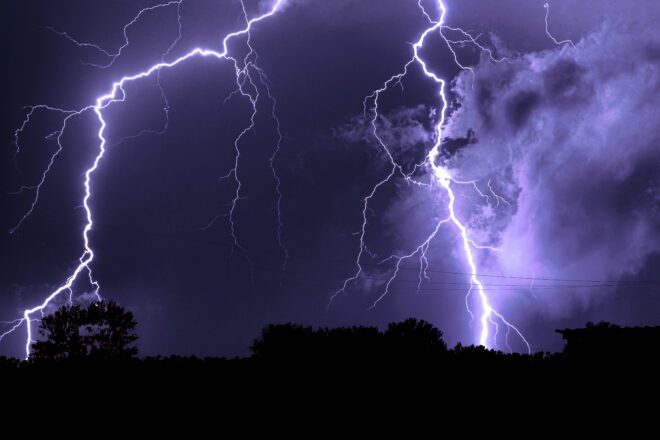 Tempestade com granizo e ventania coloca Dourados e sul de MS em alerta máximo
