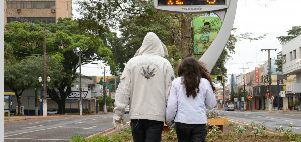 Frio continua nesta quinta e temperatura deve começar a subir no final de semana