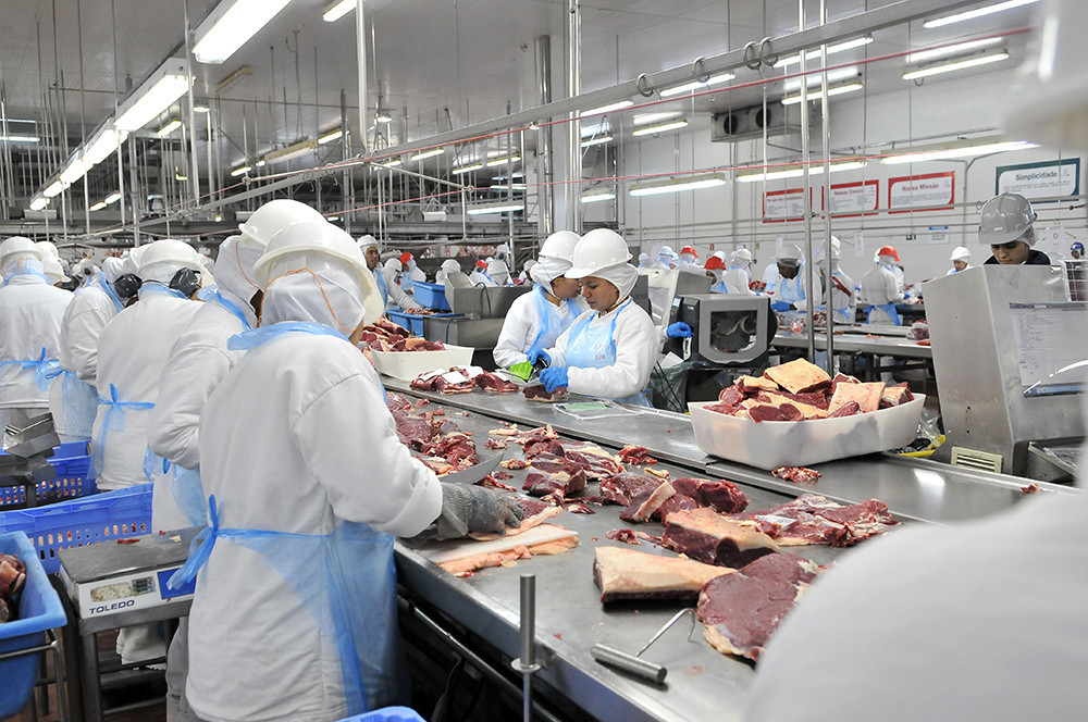 Setor industrial de MS criou 14 mil novas vagas entre janeiro e outubro de 2025