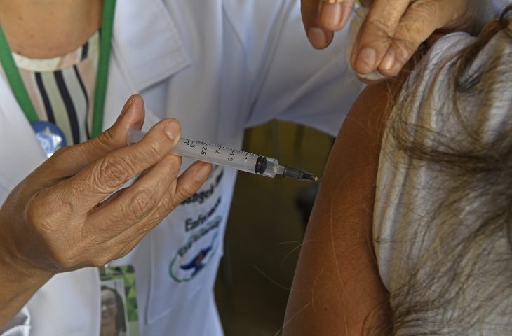 Unidades de Saúde atendem neste sábado para atualizar Caderneta de Vacinação de crianças e adultos