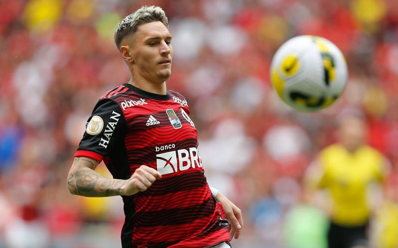 Flamengo vence fora de casa por 3 a 0 e deixa o Criciúma perto da Série B