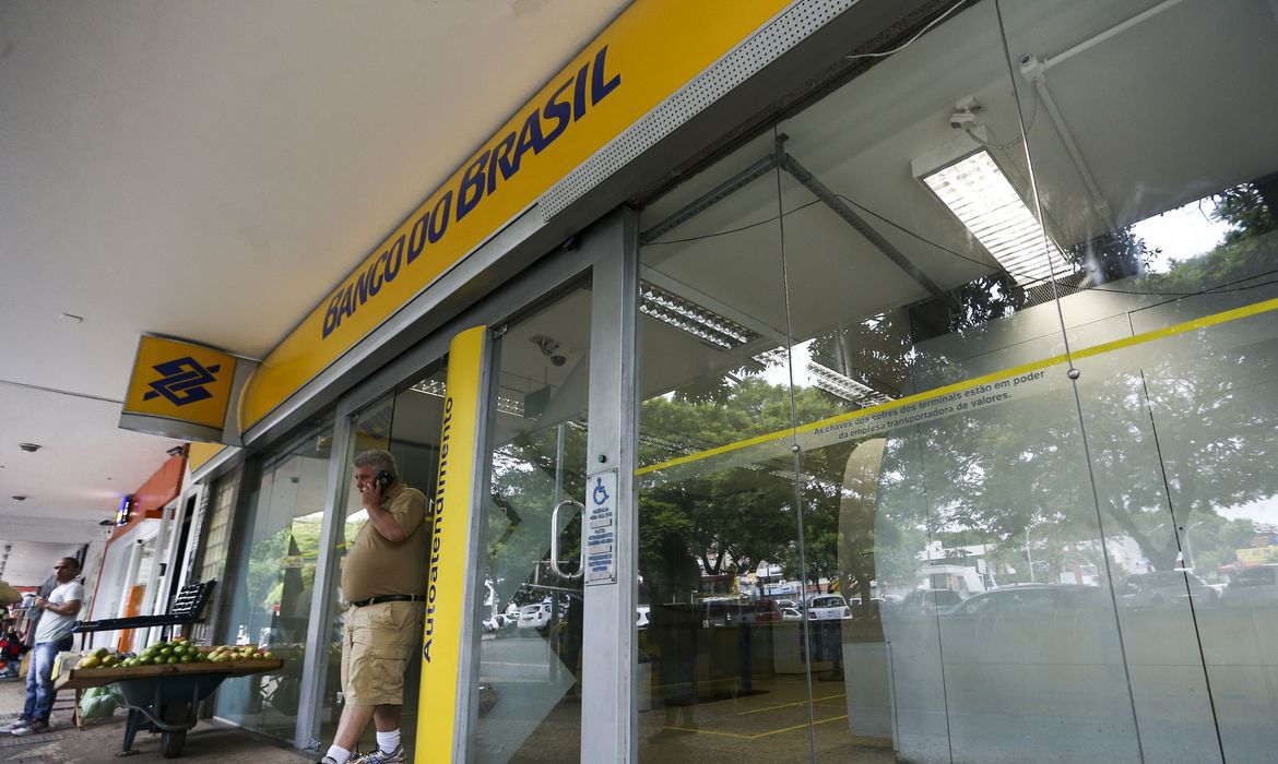 Bancos voltam a funcionar normalmente hoje