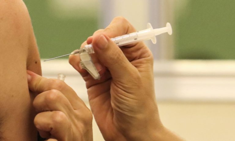 Prefeitura amplia faixa etária para pessoas com 35 anos ou mais e reforço para quem tomou vacina da Janssen