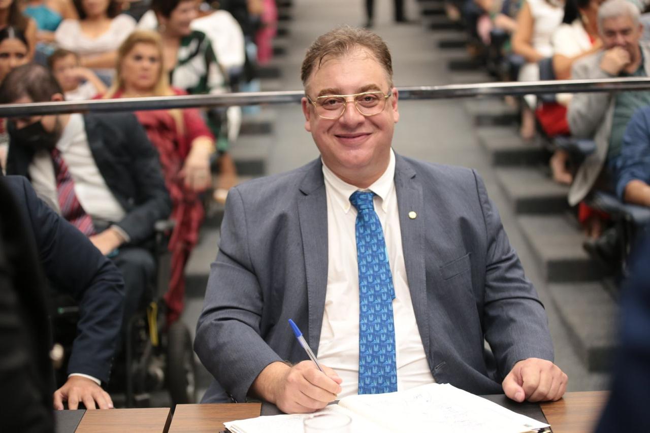 “Com o coração de Mulher”: PL de Neno Razuk é aprovado na ALEMS